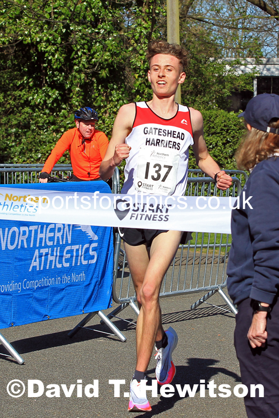 Mens Under-17s 5k, 2022 Northern 12 and 6 Stage Road Relays,  Birkenhead Park, Birkenhead, Wirral.  Photo: David T. Hewitson/Sports for All Pics